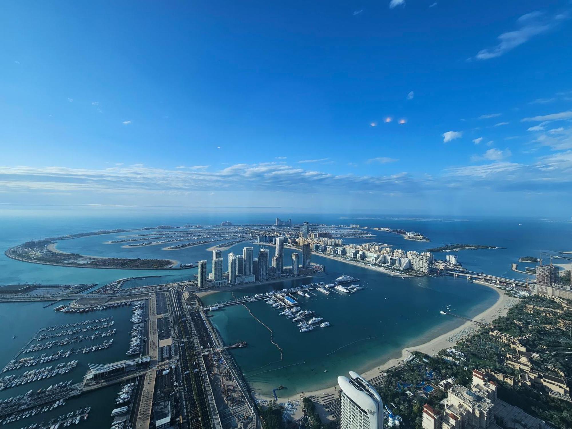 Super Host At Highest Residential Tower In The World, Private Rooms In A Shared Apartment Дубай Экстерьер фото